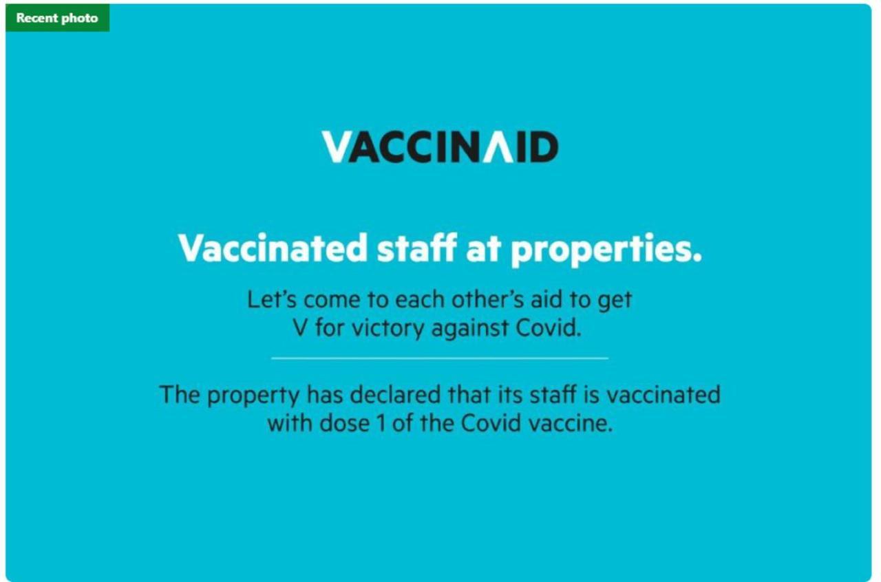 Vaccinated Staff - Oyo 1230 Kampoeng Osing Syariah Guesthouse Banyuwangi  Luaran gambar